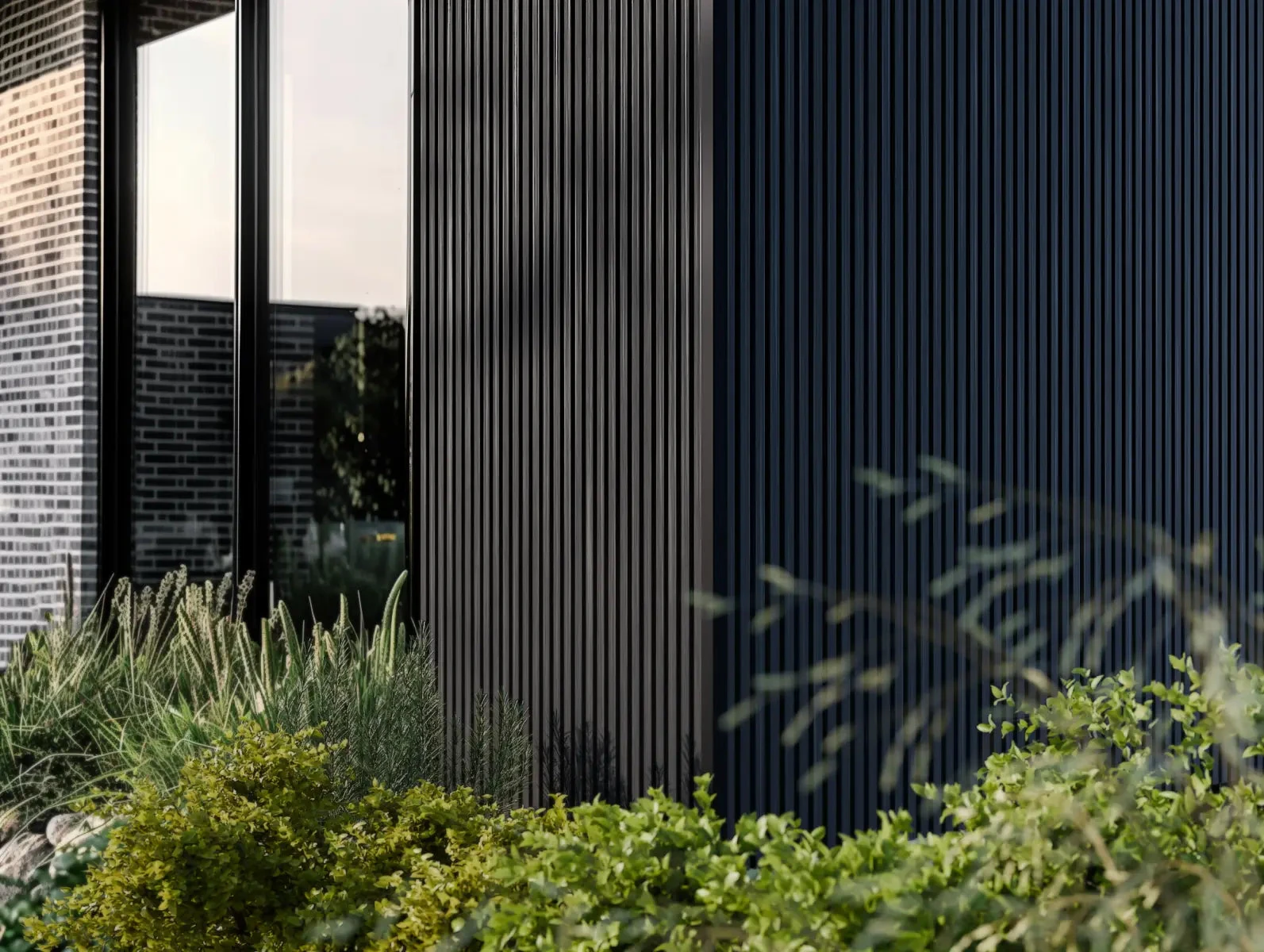 WPC WEO35 Gardenwall 33x170mm (wb 140mm) 290cm Ebony Black 17x3.3x290cm Antraciet